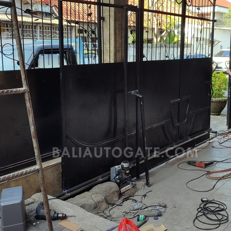 Mesin Pintu Swing Otomatis di Bali